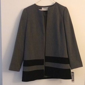 NWT Tahari beautiful blazer / topper!